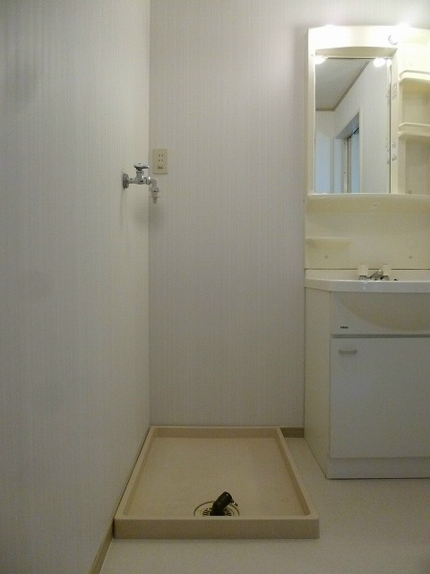 その他設備　洗濯機置き場　　　※写真は別号室です。ご参考下さい。