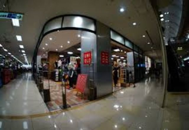 ショッピングセンター　ユニクロイトーヨーカドー大和鶴間店（ショッピングセンター）まで995m