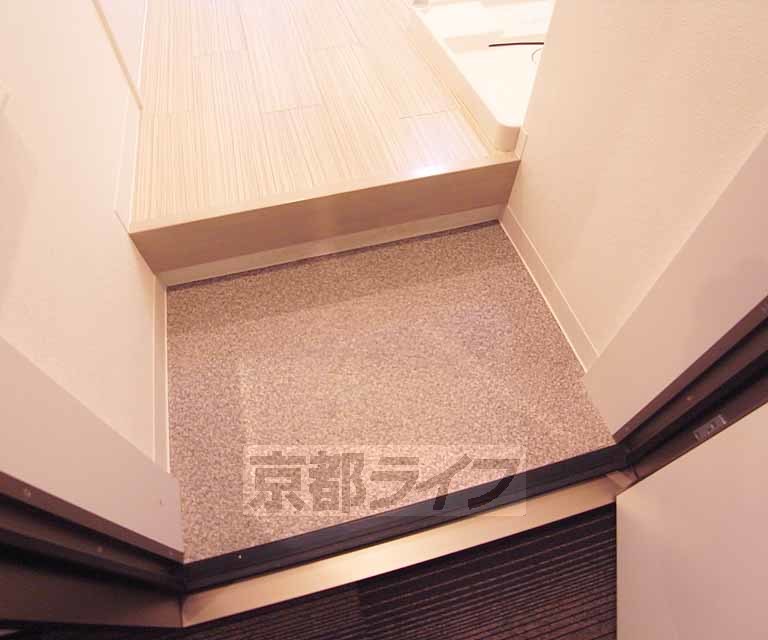 玄関　築浅の綺麗な物件です！