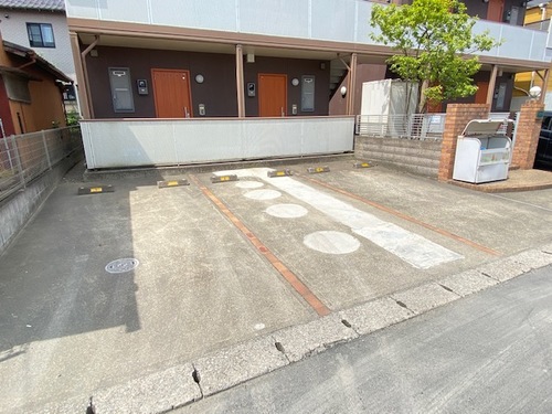 駐車場　敷地内駐車場、別途契約月額５，５００円（税込）※要空き確認※