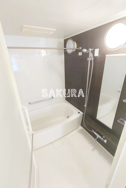 バス・シャワールーム　雨の日でも安心の浴室乾燥機付きです♪