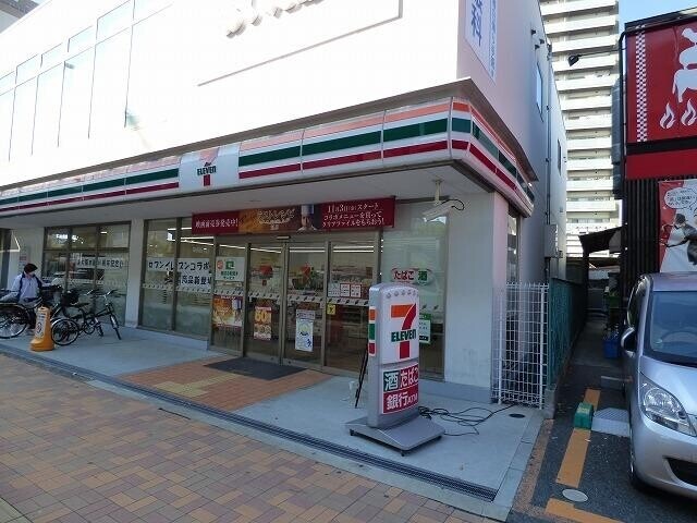コンビニ　セブンイレブン（コンビニ）まで205m