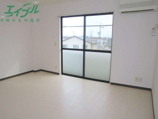 居室・リビング　同型参考写真