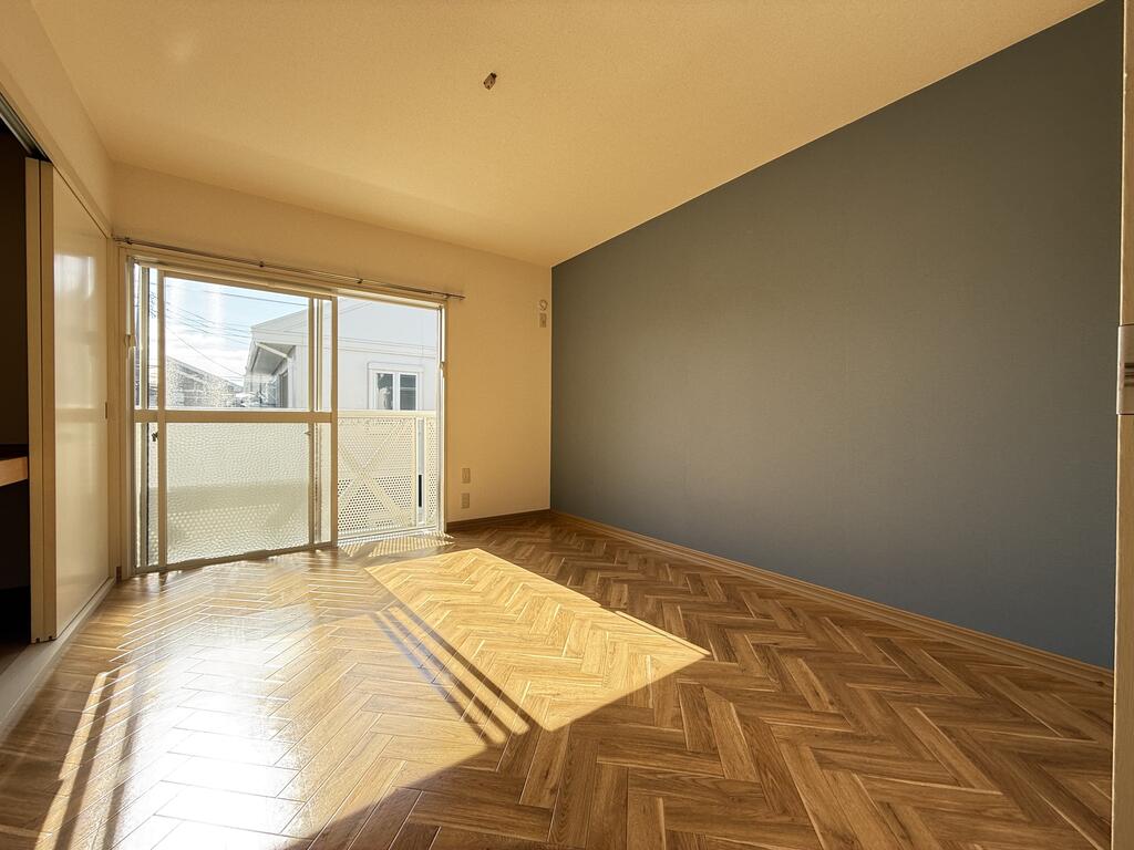 その他部屋・スペース　2F洋室は南面に位置していてバルコニーがあります！！
