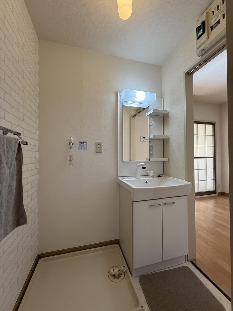 洗面設備　シャワー付洗面化粧台あり！！