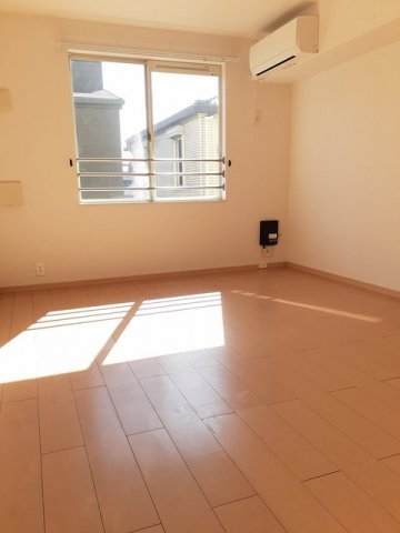 居室・リビング　こちらの居間で趣味の時間をお楽しみください