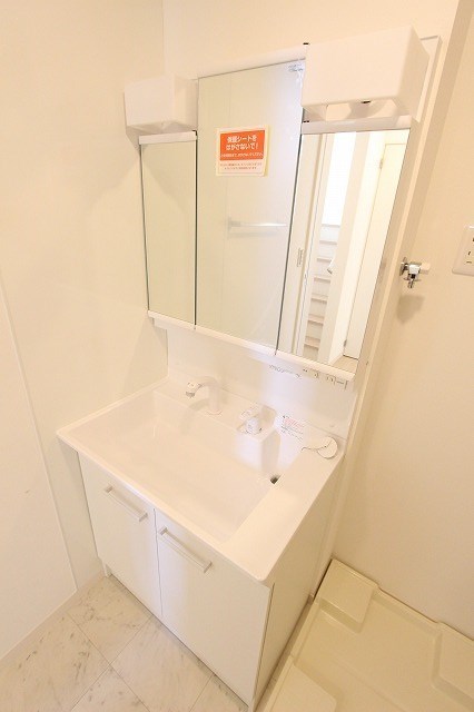 洗面設備　シャワー付き洗面台　※別室参照、現況を優先いたします。