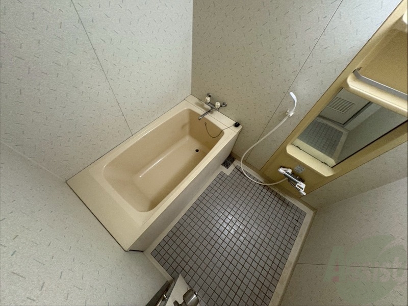 バス・シャワールーム　お風呂になります。一日の疲れを癒してくださいね。