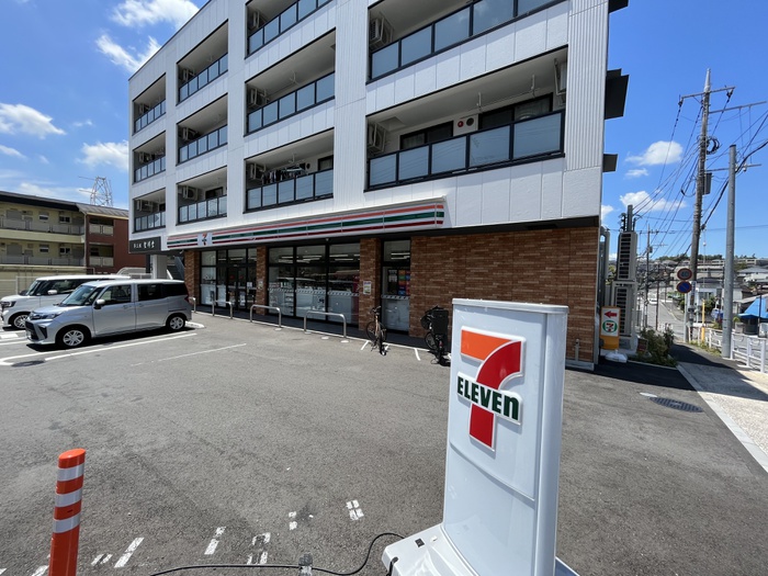 コンビニ　セブンイレブン（コンビニ）まで400m