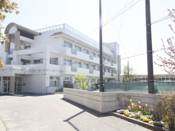 小学校　さつきが丘小学校（小学校）まで550m