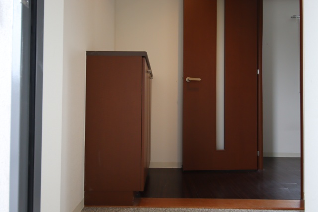 玄関　※別室の参考写真の為、現況優先です。