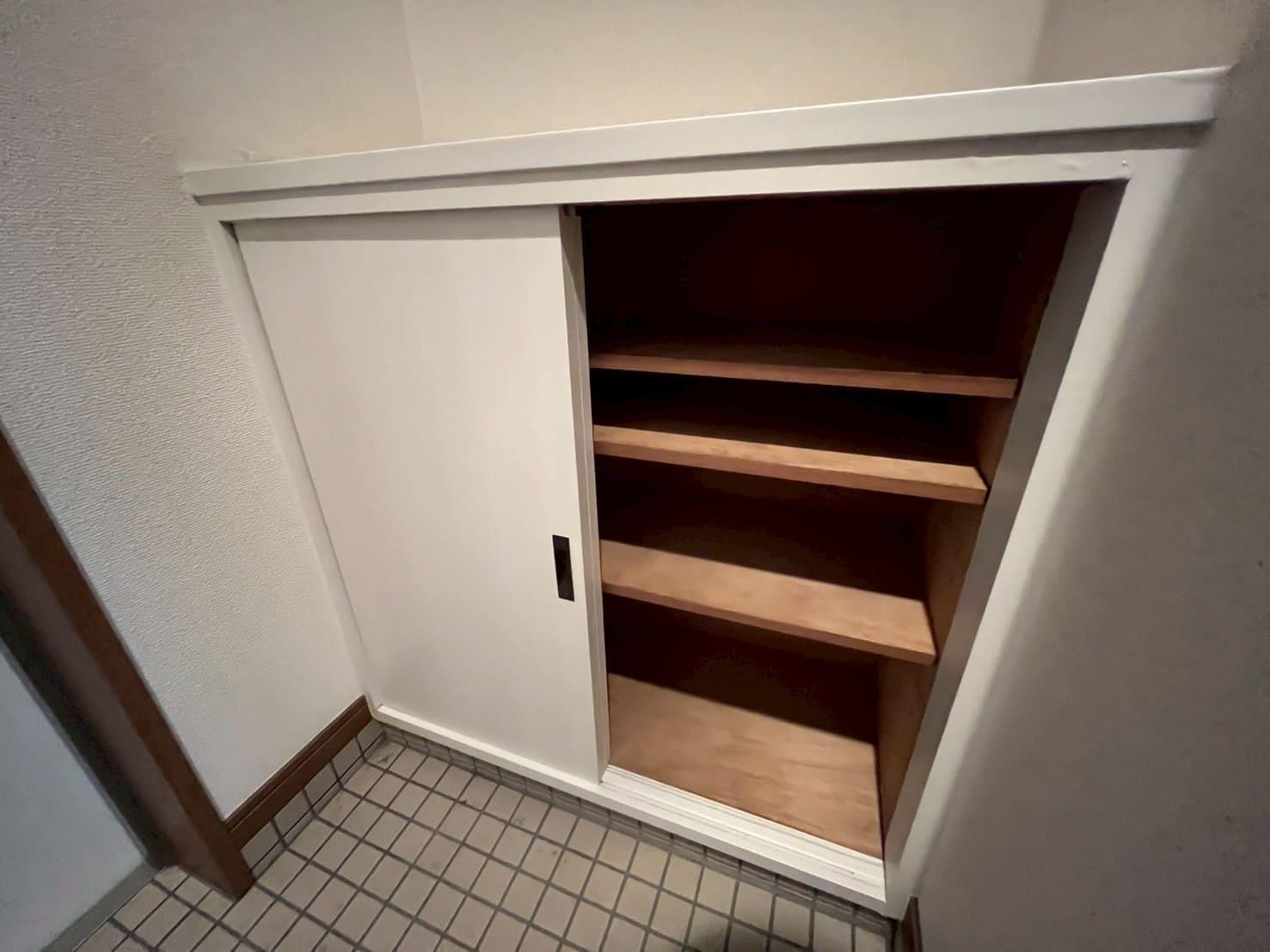 エントランス　シューズボックス（同じ間取りの別部屋の写真です）