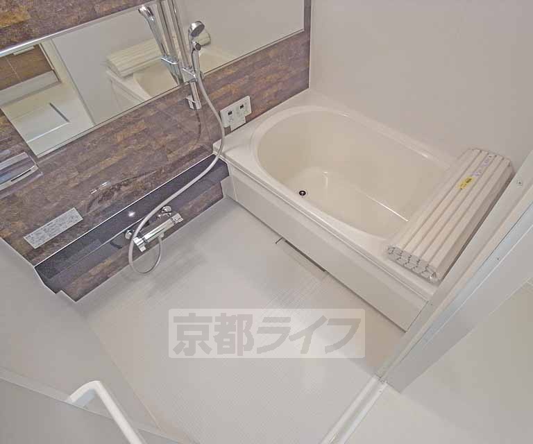 バス・シャワールーム　追い焚き機能付浴室です。