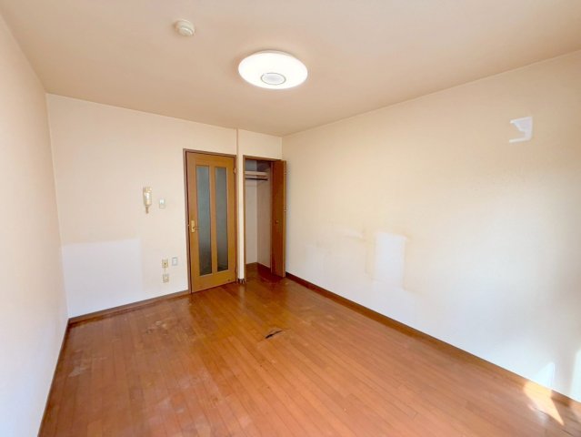 その他部屋・スペース　ゆとりのあるベッドルームで快適な睡眠をとってくださいね。