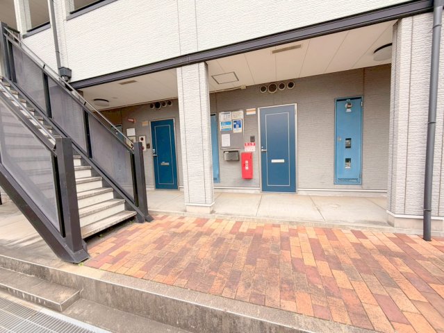 エントランス　エントランス周辺はいつもキレイに片付けられています。