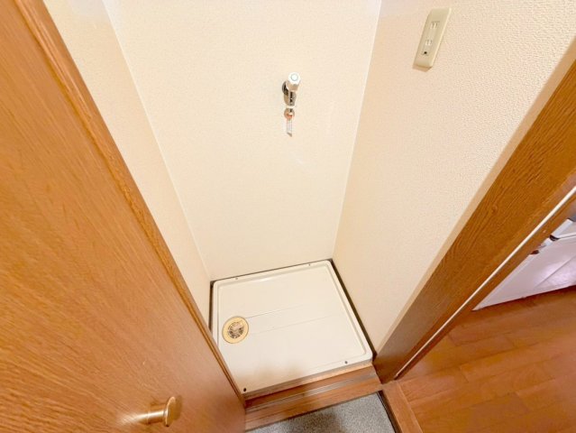 その他設備　嬉しい室内洗濯機置場。これで洗濯機も長持ちしますね。