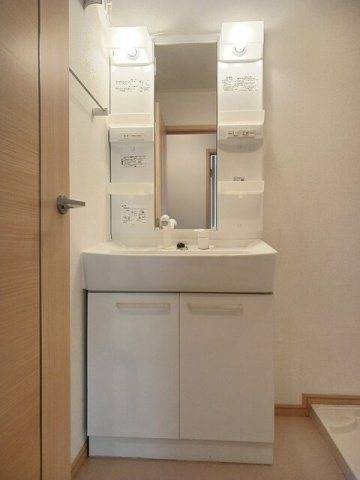 洗面設備　使いやすい洗面所です