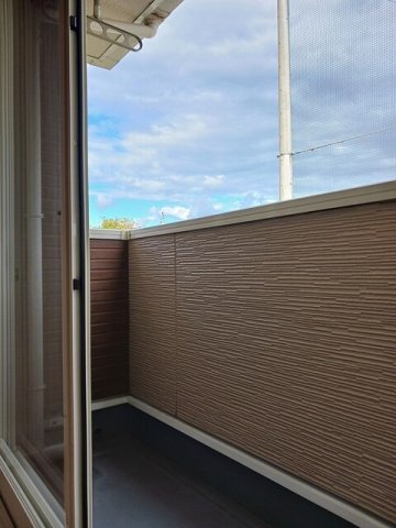 バルコニー　外からの目が気にならないバルコニーで洗濯物が干せます