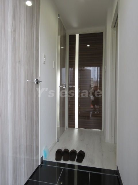 玄関　同仕様・同設備です。（リアライズ小路内覧写真）