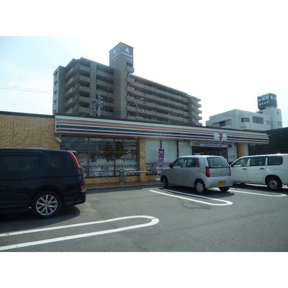コンビニ　セブンイレブン（コンビニ）まで30m