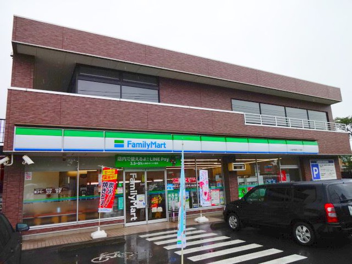 コンビニ　ファミリーマート（コンビニ）まで434m