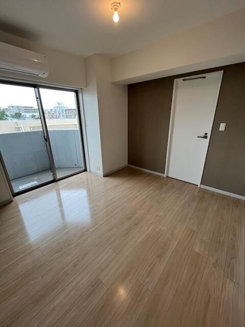 居室・リビング　こちらのリビングで趣味の時間をお楽しみください