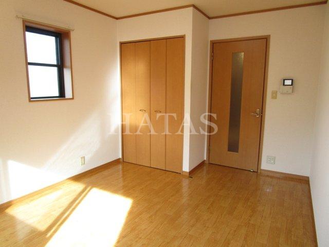 居室・リビング　同物件別部屋です。