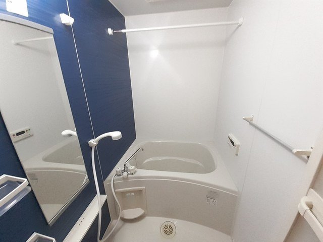 バス・シャワールーム　落ち着いた空間のお風呂です