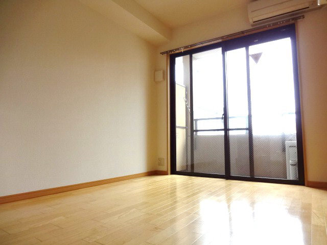 居室・リビング　洋室　広々ゆったりとした空間です！！