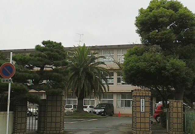 中学校　浜松市立八幡中学校（中学校）まで650m