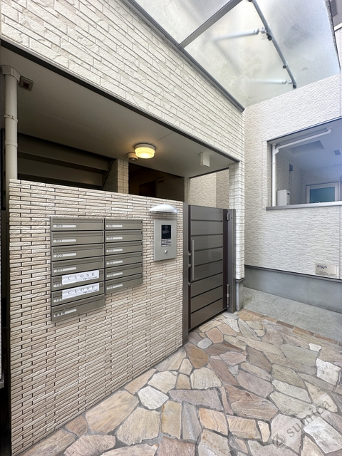 エントランス　オートロックで部外者はシャットアウト♪♪