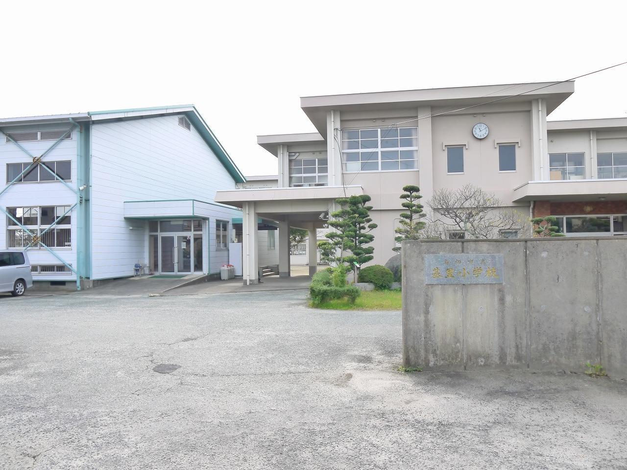 小学校　基里小学校（小学校）まで600m