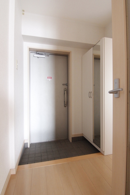 玄関　現況と相違がある場合、現況を優先いたします。