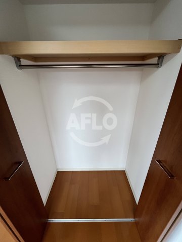 収納　セレニテ新大阪弐番館　クローゼット