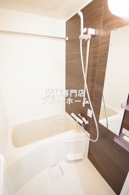 バス・シャワールーム　お風呂は浴室乾燥機付き！