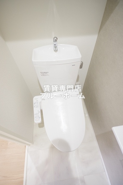 トイレ　温水洗浄便座付のトイレ！