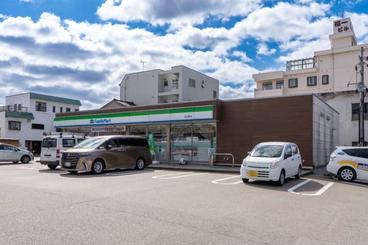 その他　ファミリーマート富山東町店（その他）まで600m