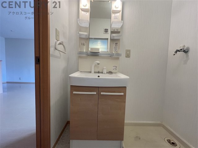 洗面設備　洗面所内に洗濯機置場あり！