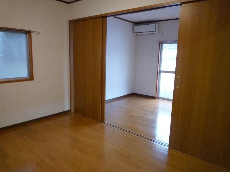 居室・リビング　６畳の洋室です