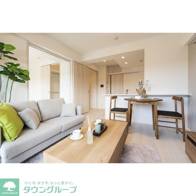 居室・リビング　家具/調度品に関しては配置例を示したものであり、実際の賃貸…