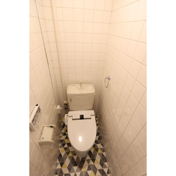 トイレ　※別号室の参考写真です