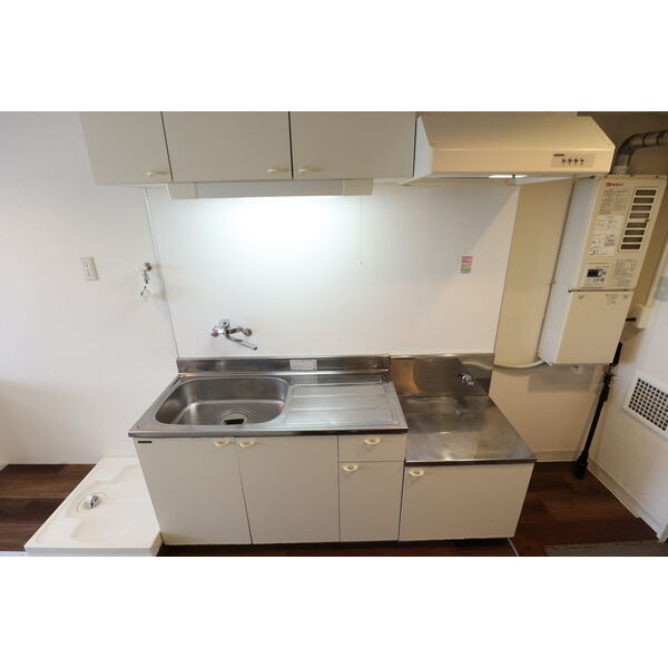 キッチン　※別号室の参考写真です