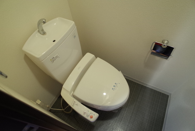 トイレ　温水洗浄便座