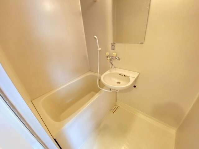 バス・シャワールーム　同物件別室のイメージ画像となります