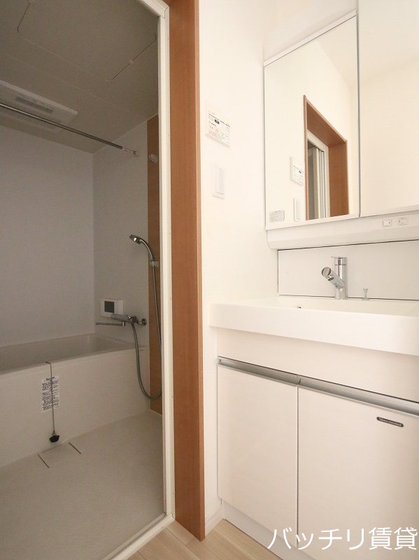 洗面設備　※同型タイプの為、現状を優先いたします