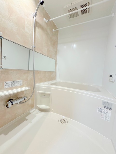 バス・シャワールーム　★浴室乾燥・追い焚き機能付き★