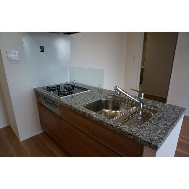 キッチン　５０９号室カラーはナチュラルになります。