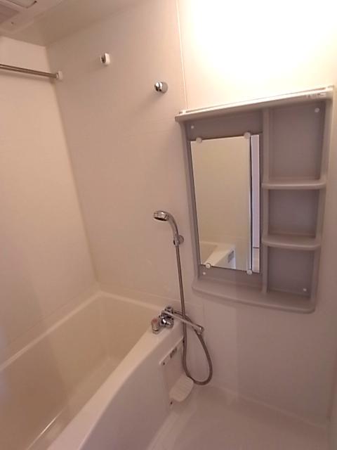 バス・シャワールーム　浴室乾燥機付きのバスルーム