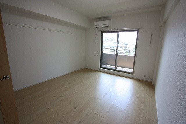 居室・リビング　リビング　※別号室参考写真