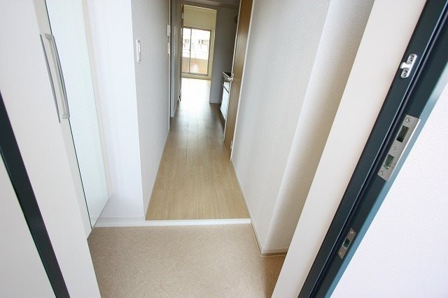 玄関　玄関　※別号室参考写真